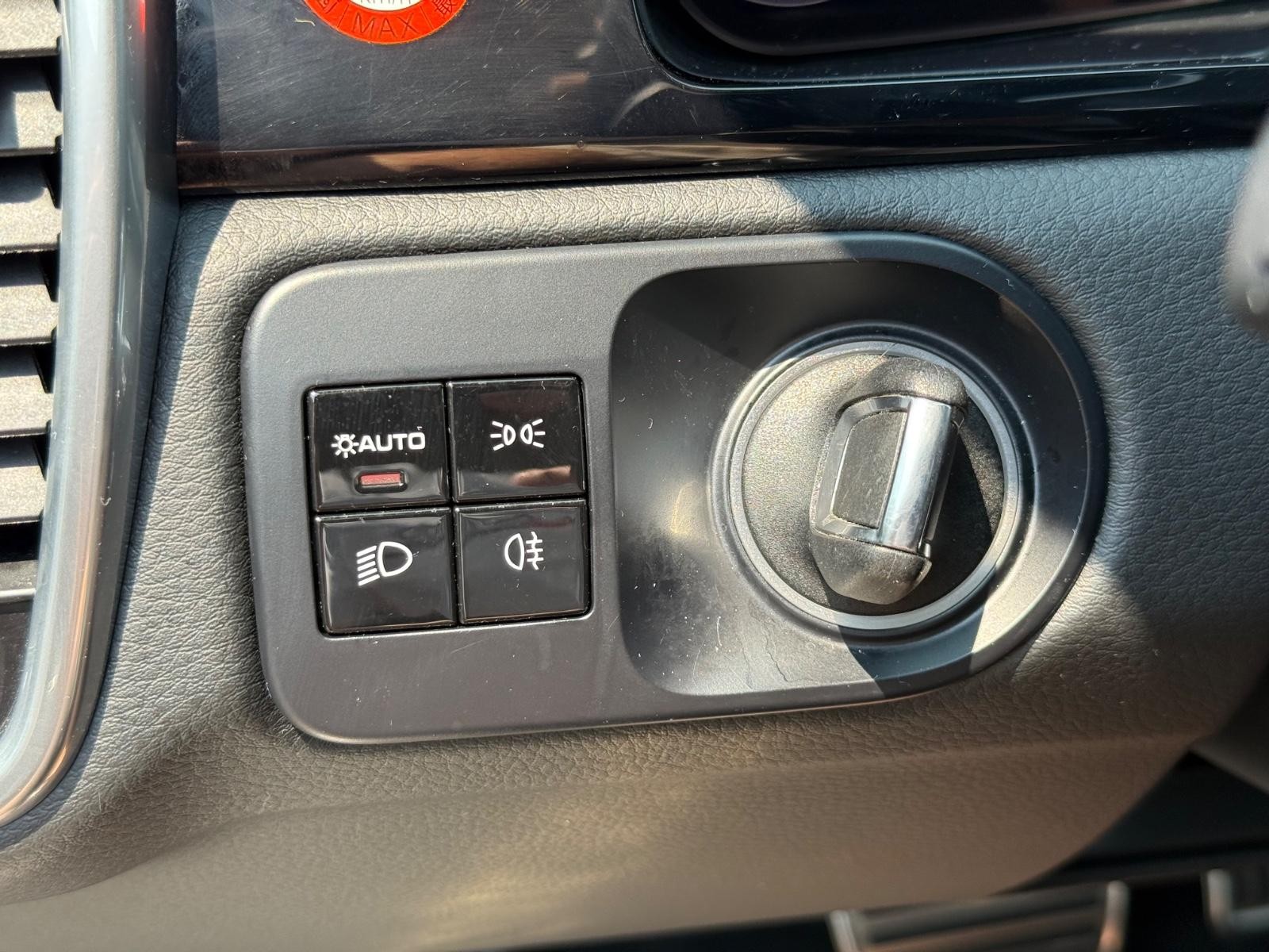 Porsche Cayenne Vehicle Image 17