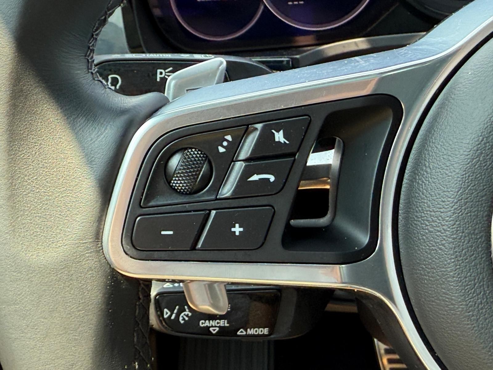 Porsche Cayenne Vehicle Image 18