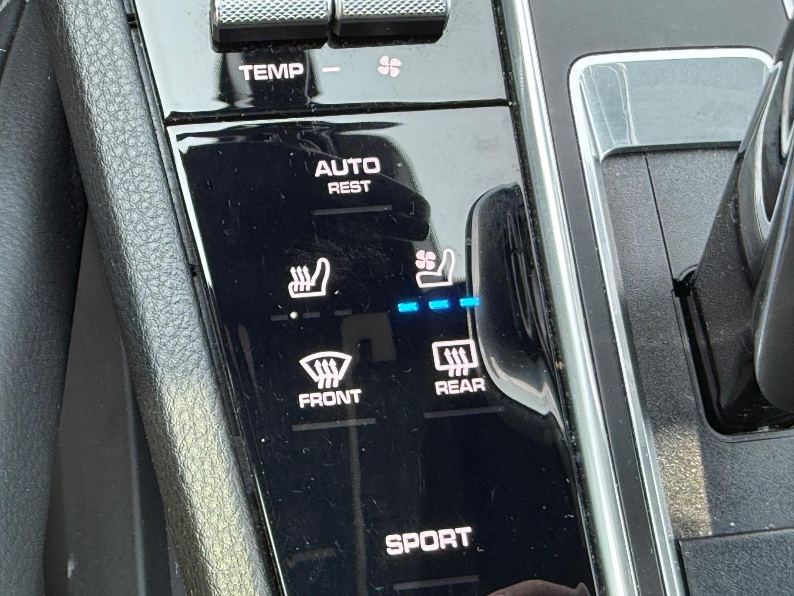 Porsche Cayenne Vehicle Image 22