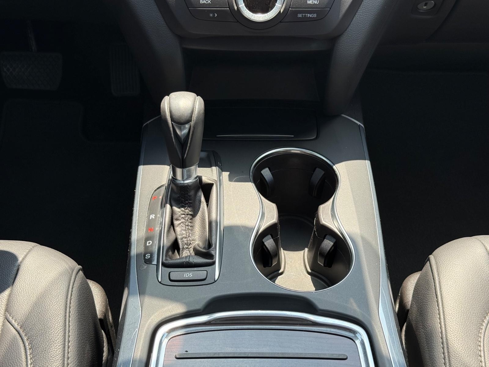 Acura MDX Vehicle Image 12
