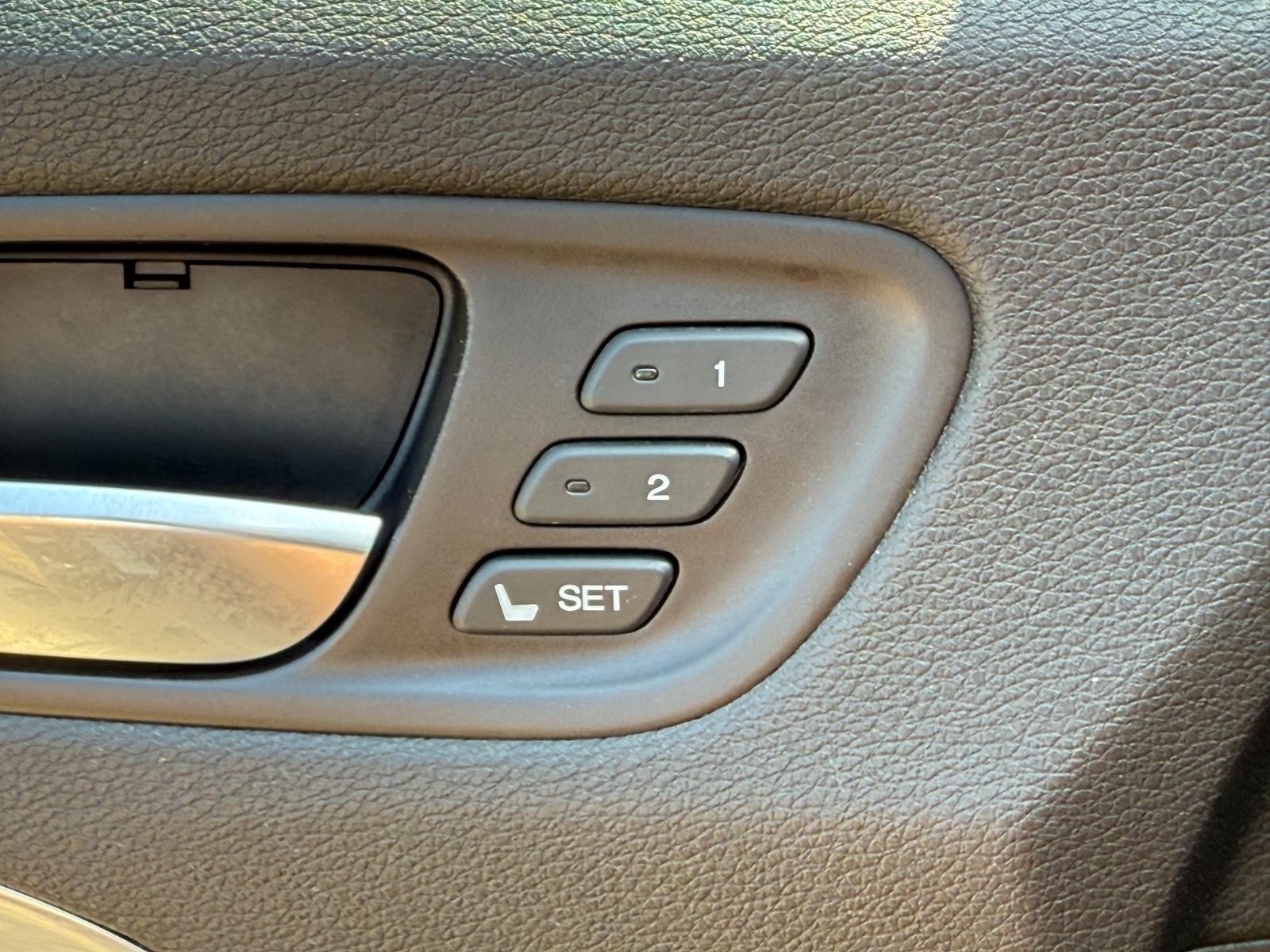 Acura MDX Vehicle Image 15