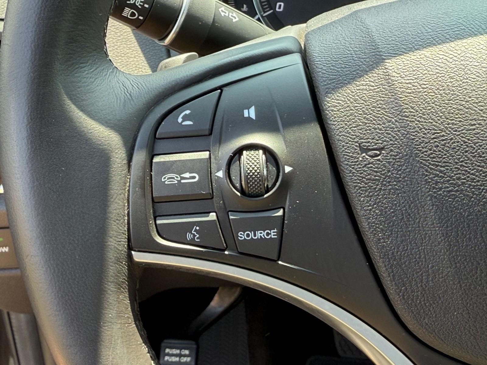 Acura MDX Vehicle Image 16