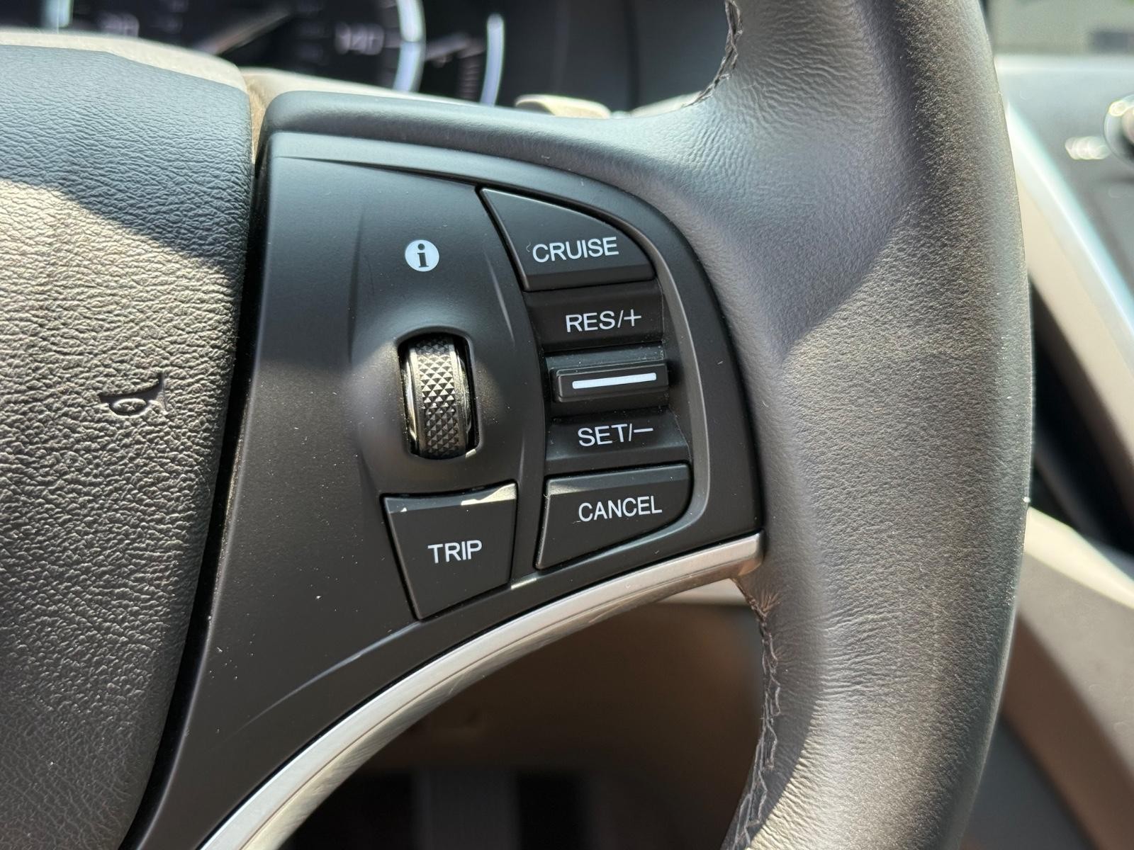 Acura MDX Vehicle Image 17