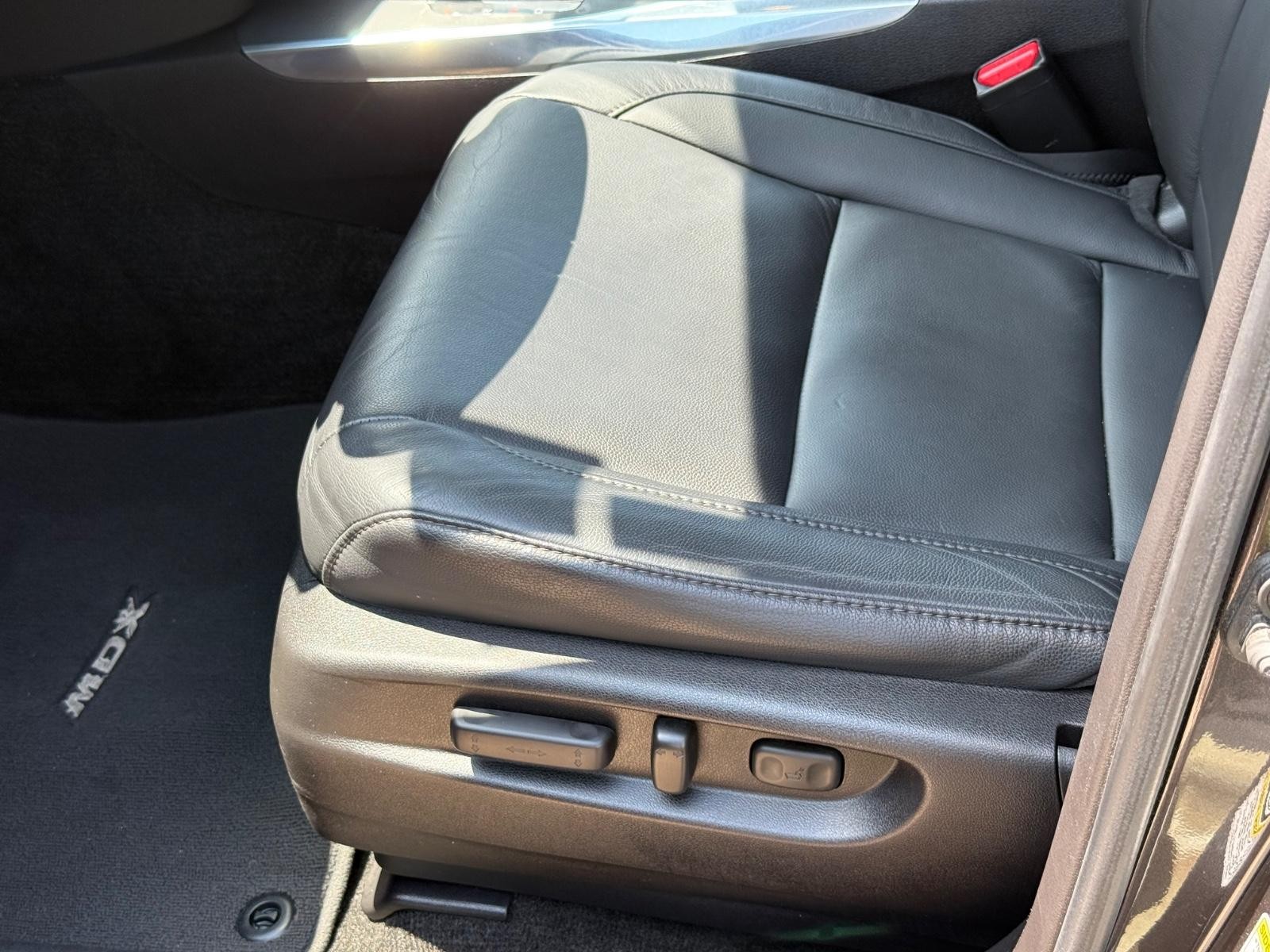 Acura MDX Vehicle Image 22