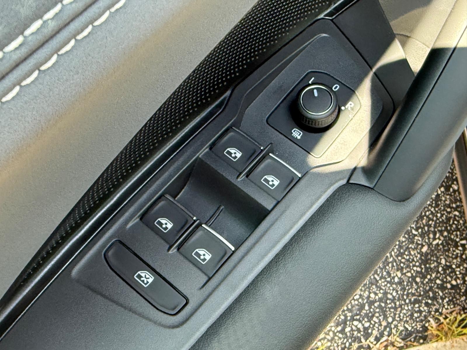 Volkswagen Tiguan Vehicle Image 14