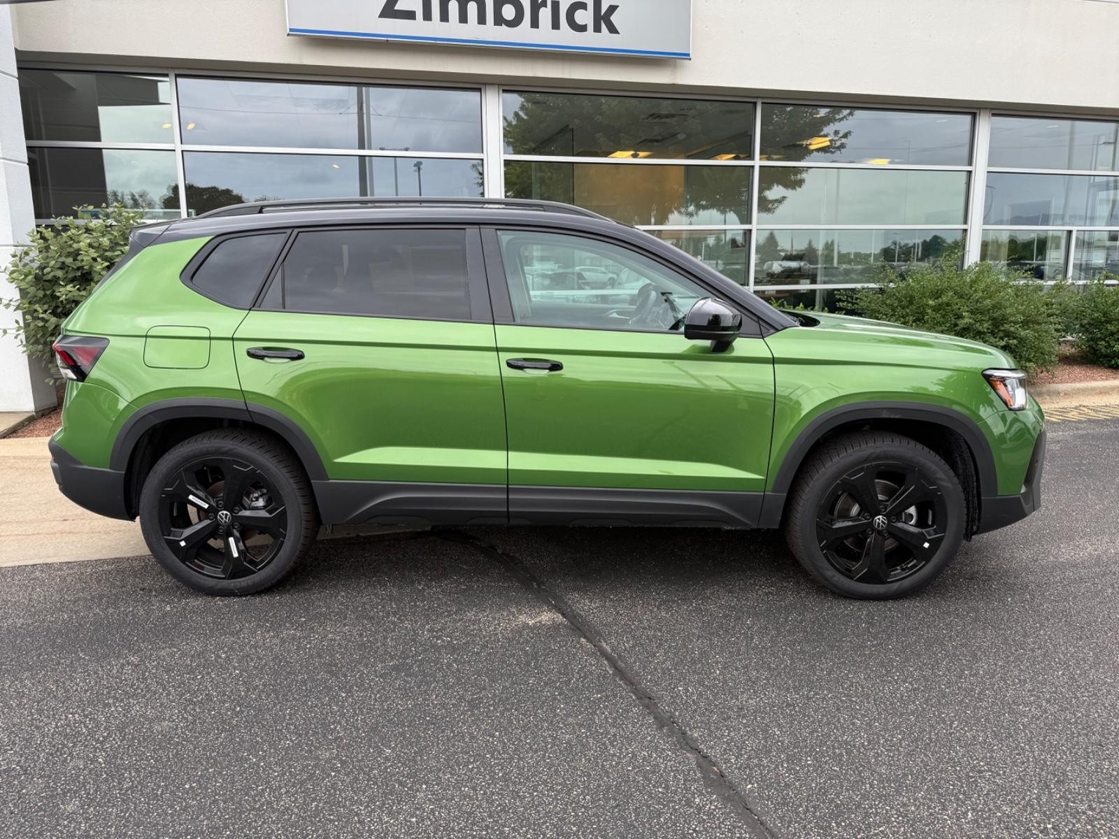 Volkswagen Taos Vehicle Image 02