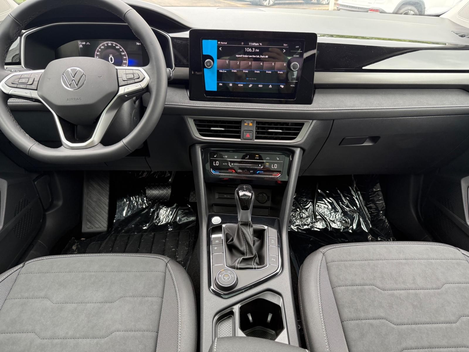 Volkswagen Taos Vehicle Image 06