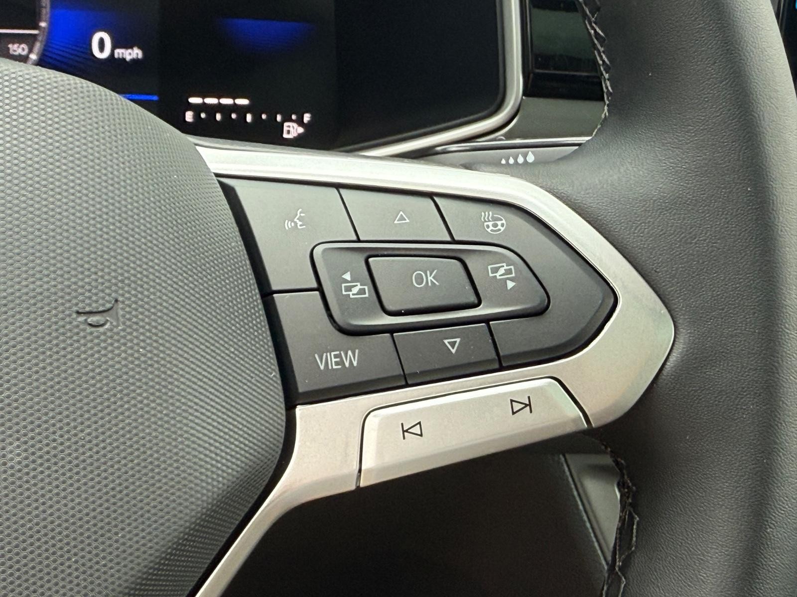 Volkswagen Taos Vehicle Image 12