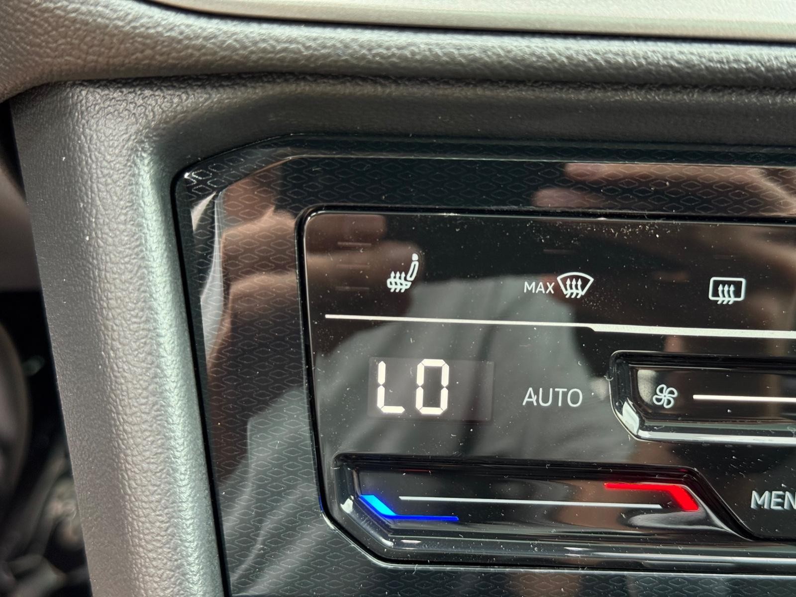 Volkswagen Taos Vehicle Image 14