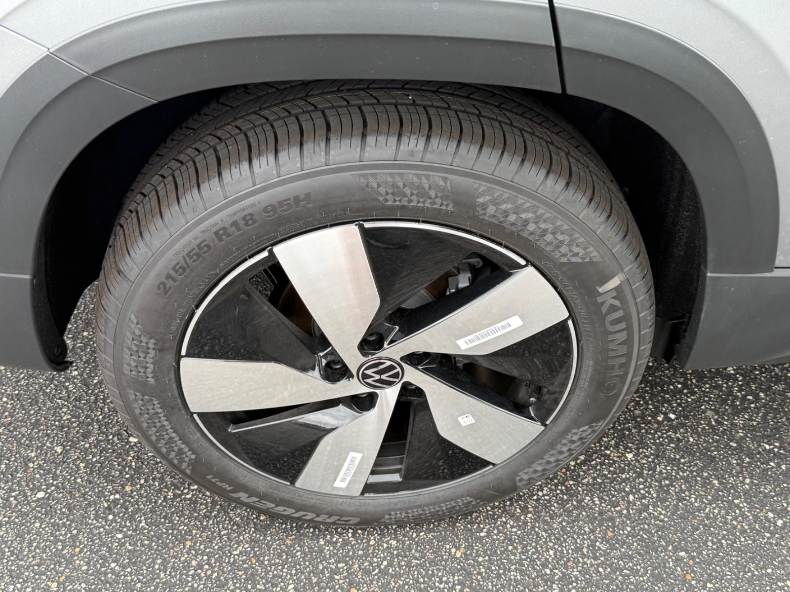 Volkswagen Taos Vehicle Image 04