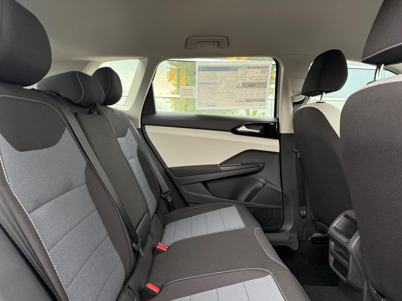 Volkswagen Taos Vehicle Image 05
