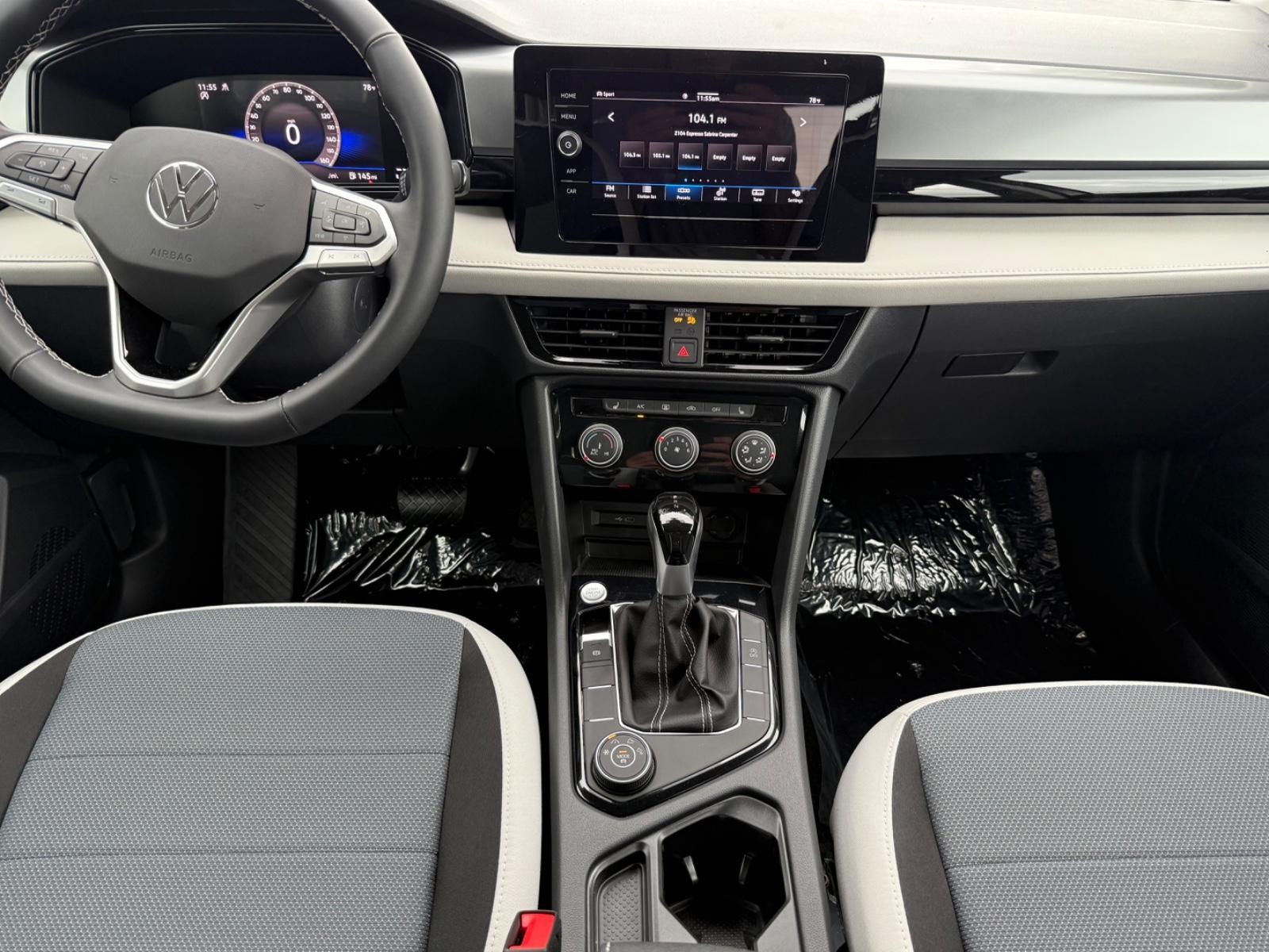 Volkswagen Taos Vehicle Image 06