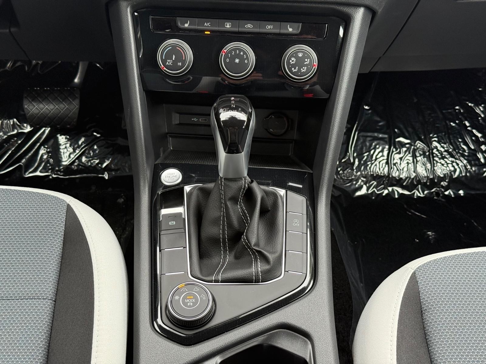 Volkswagen Taos Vehicle Image 08