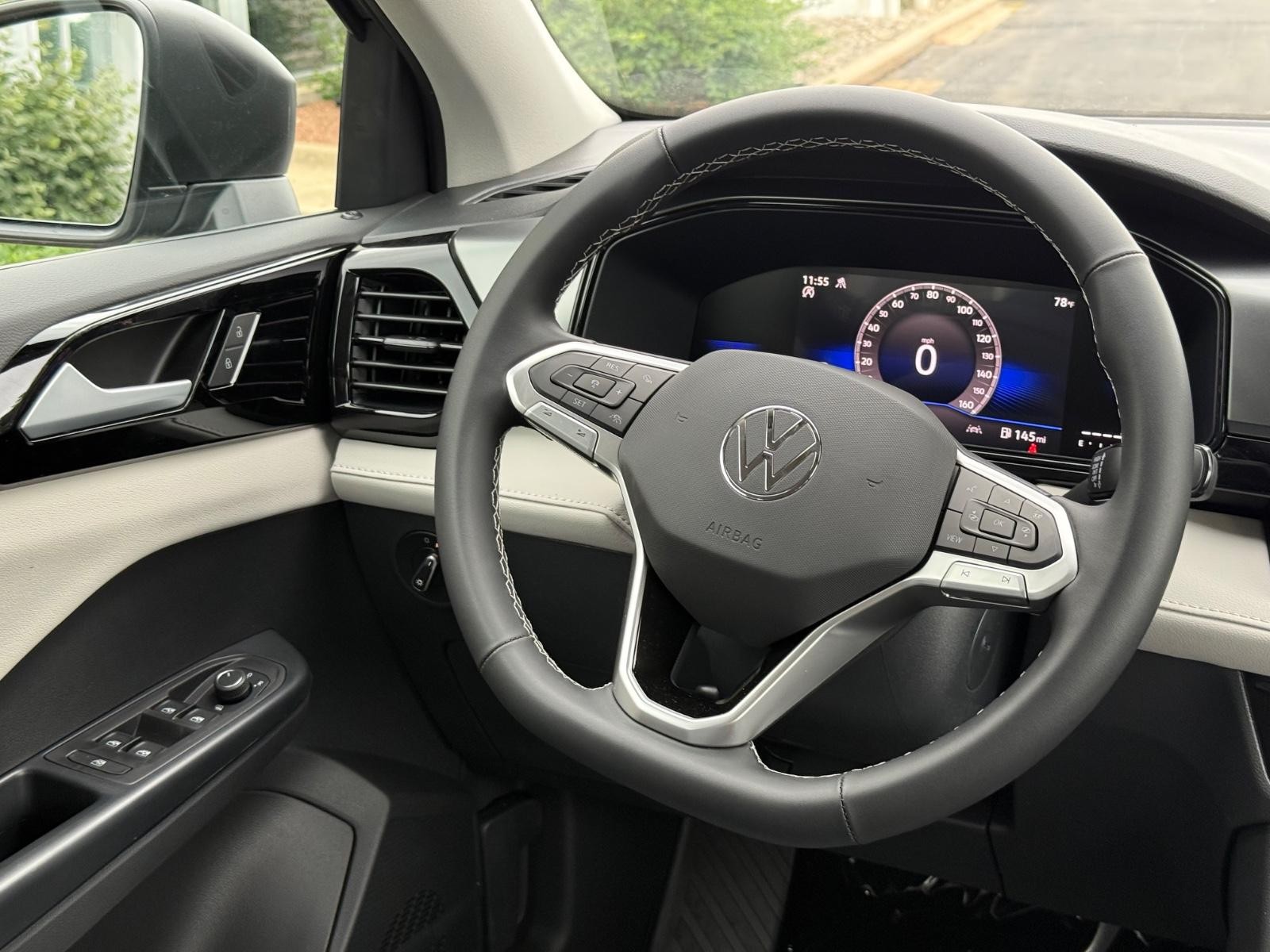 Volkswagen Taos Vehicle Image 09