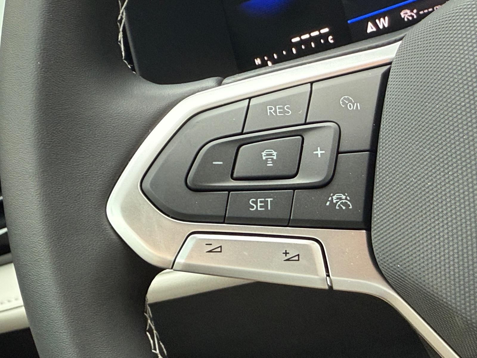 Volkswagen Taos Vehicle Image 11