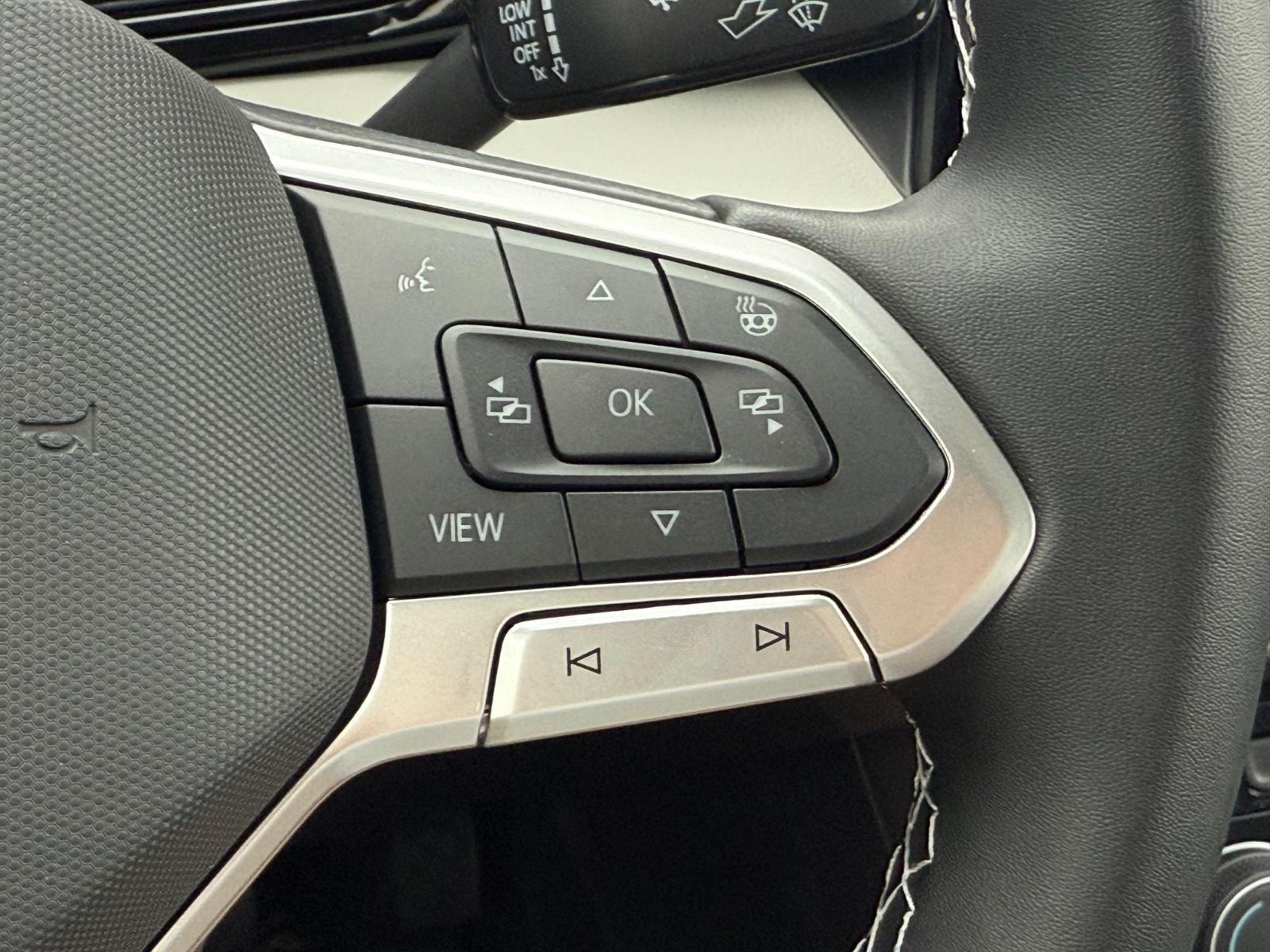 Volkswagen Taos Vehicle Image 12