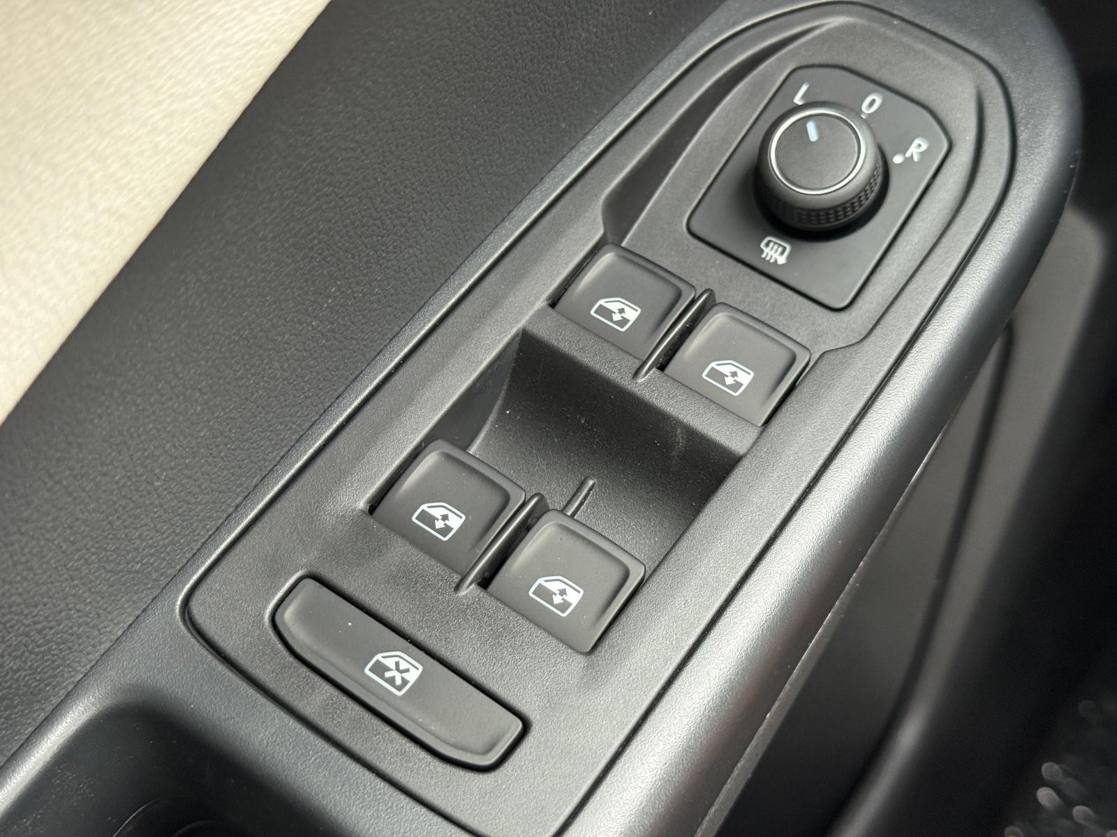 Volkswagen Taos Vehicle Image 15
