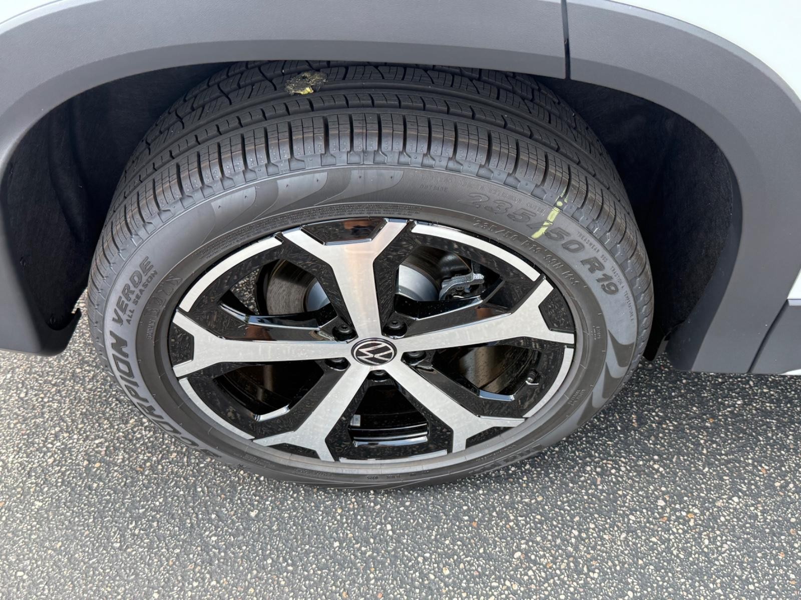 Volkswagen Tiguan Vehicle Image 04