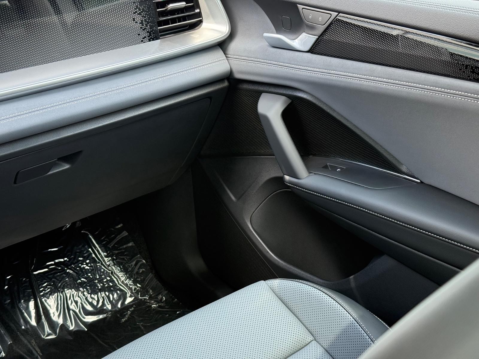 Volkswagen Tiguan Vehicle Image 09