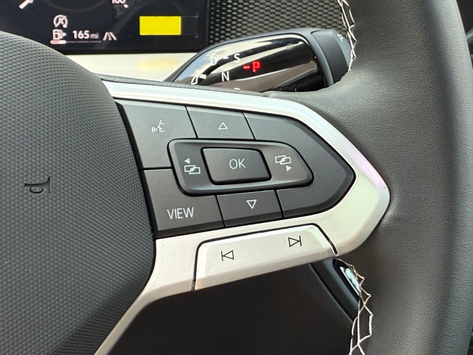 Volkswagen Tiguan Vehicle Image 11