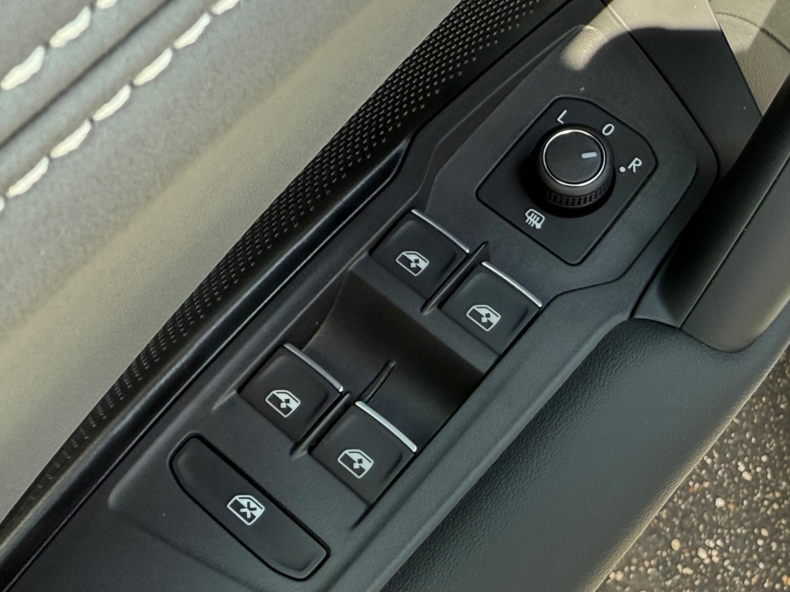 Volkswagen Tiguan Vehicle Image 15