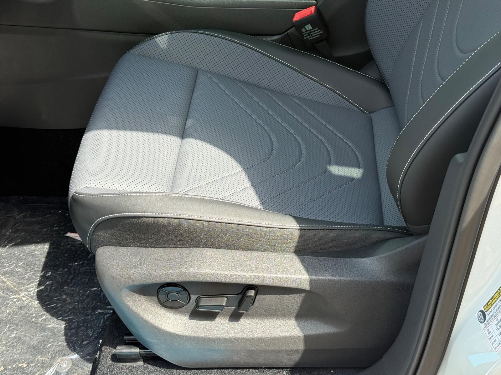 Volkswagen Tiguan Vehicle Image 16