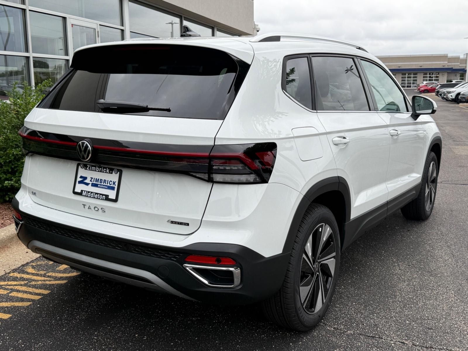Volkswagen Taos Vehicle Image 03