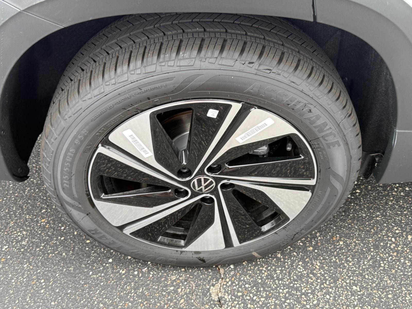 Volkswagen Taos Vehicle Image 04