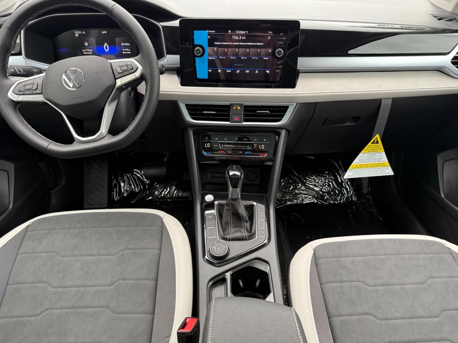 Volkswagen Taos Vehicle Image 06