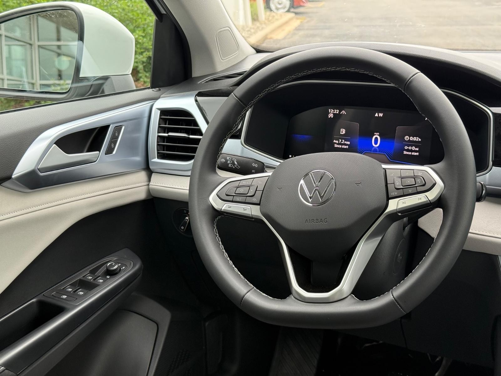 Volkswagen Taos Vehicle Image 09
