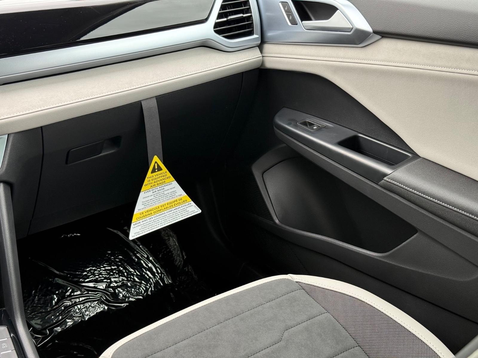 Volkswagen Taos Vehicle Image 10