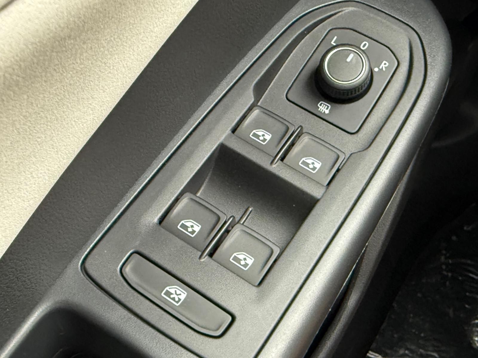 Volkswagen Taos Vehicle Image 15