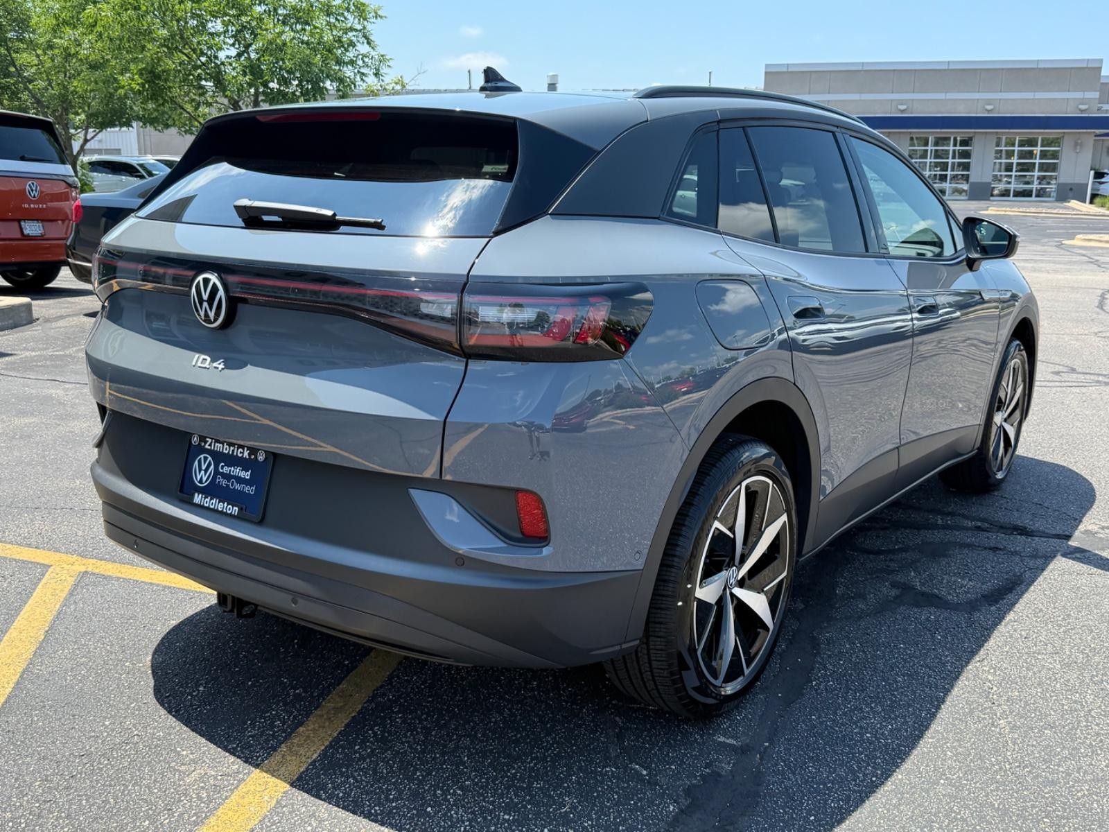 Volkswagen ID.4 Vehicle Image 03