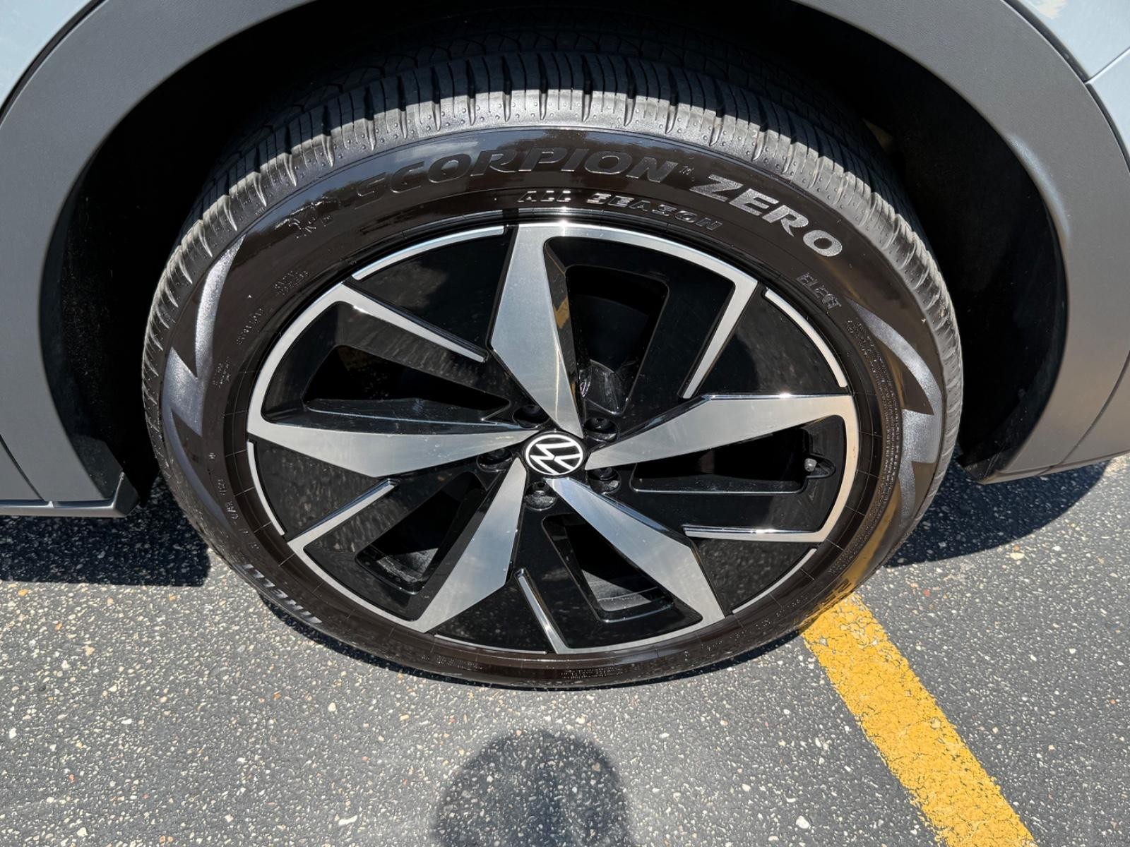 Volkswagen ID.4 Vehicle Image 07