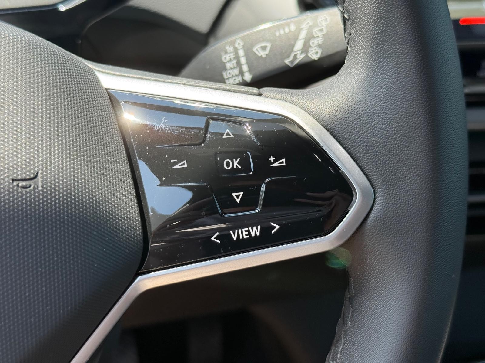 Volkswagen ID.4 Vehicle Image 16