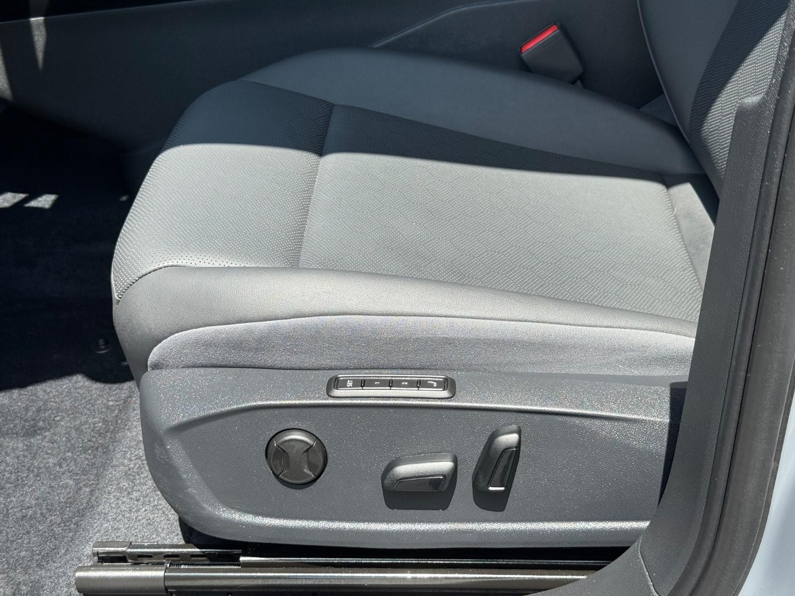 Volkswagen ID.4 Vehicle Image 22