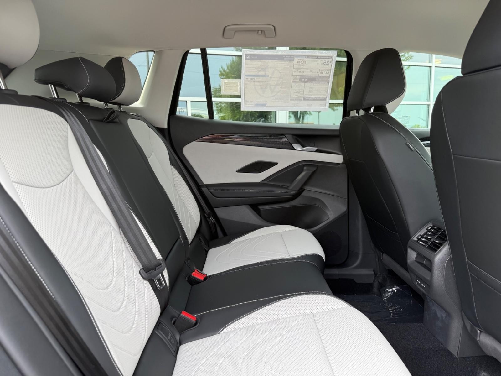 Volkswagen Tiguan Vehicle Image 05