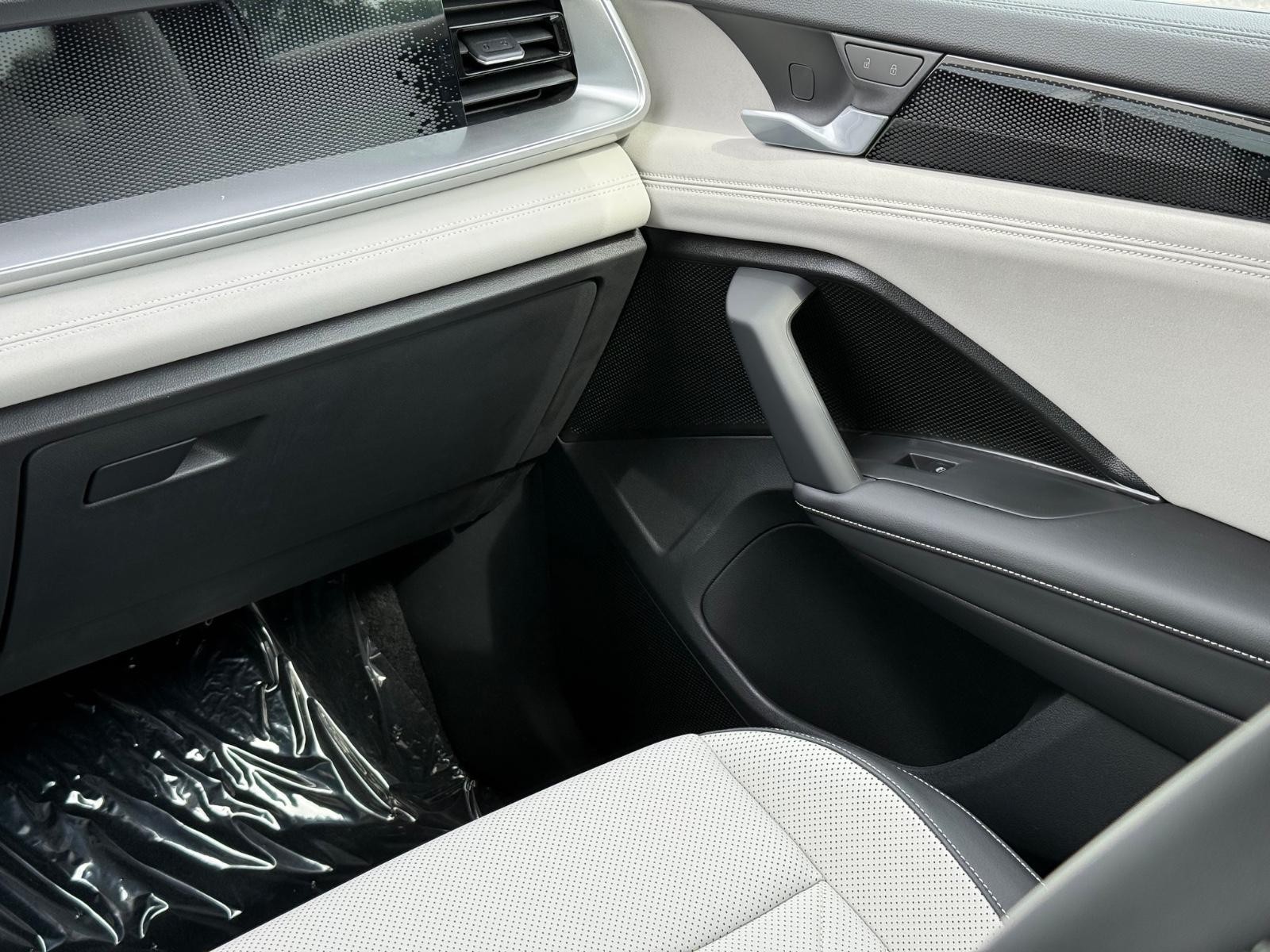 Volkswagen Tiguan Vehicle Image 09