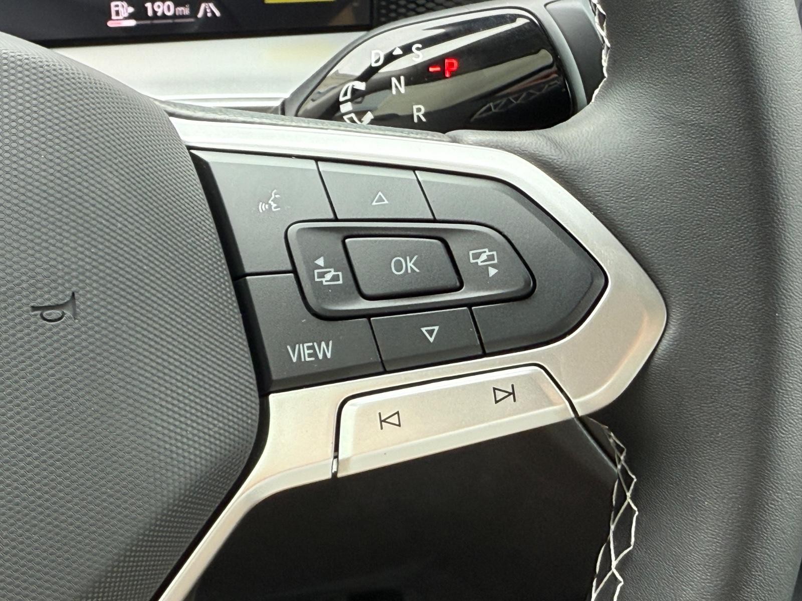Volkswagen Tiguan Vehicle Image 11