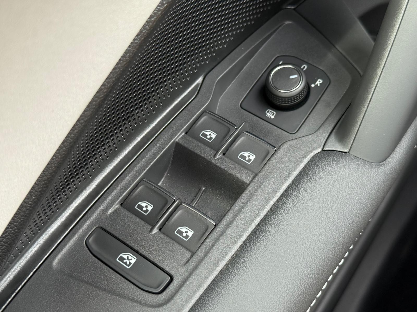Volkswagen Tiguan Vehicle Image 15