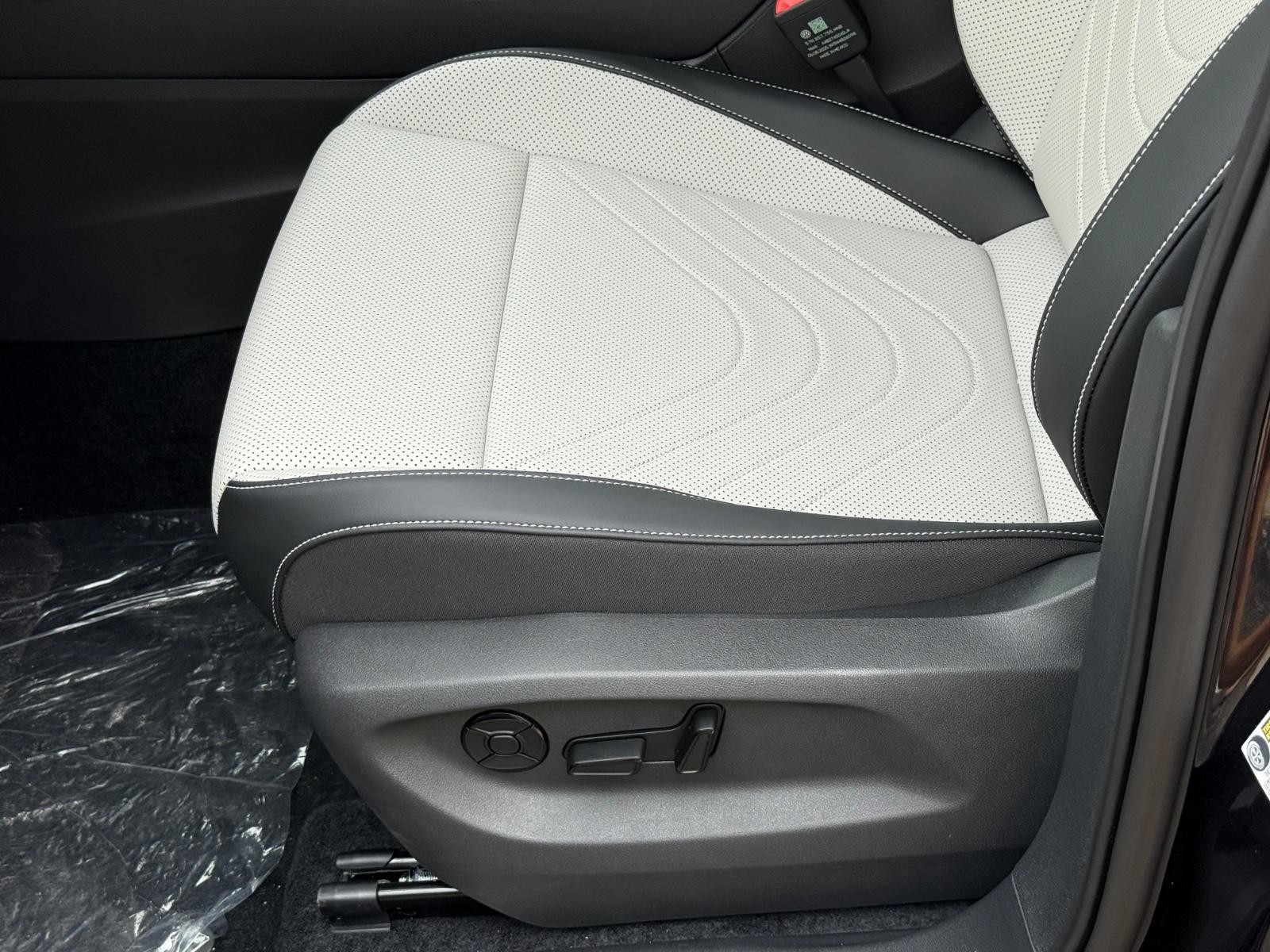 Volkswagen Tiguan Vehicle Image 16