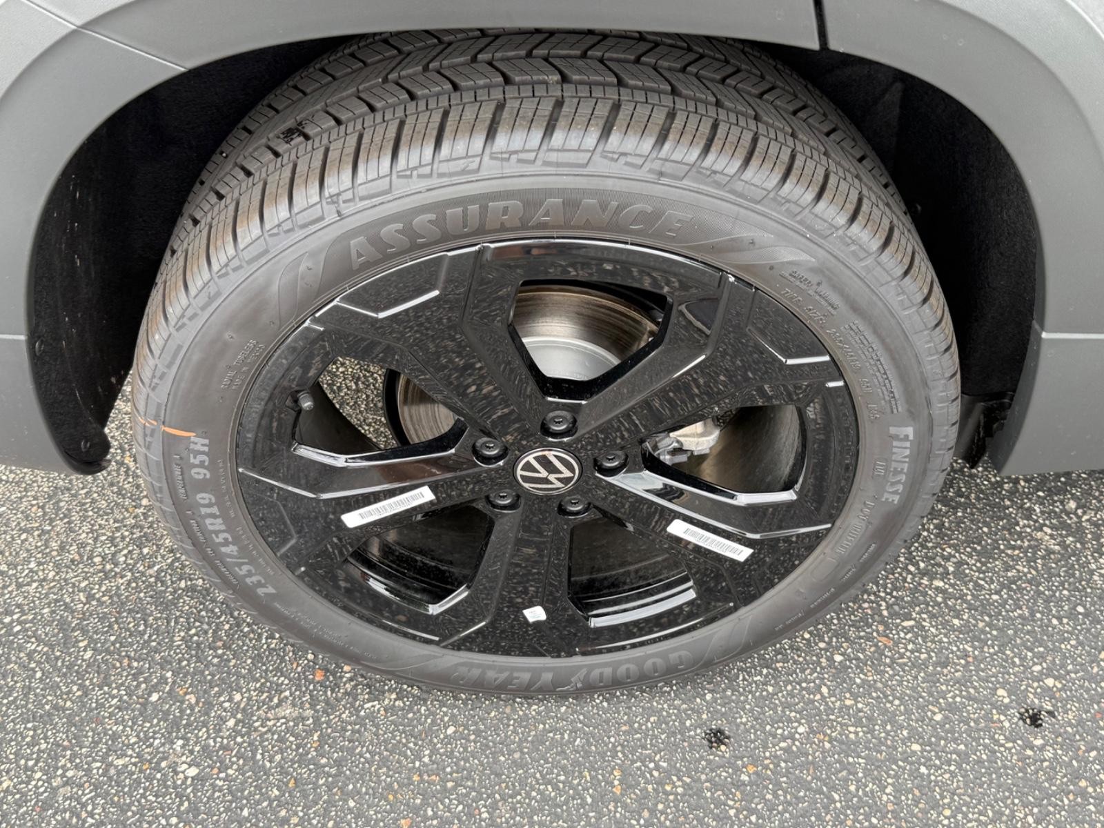Volkswagen Taos Vehicle Image 04