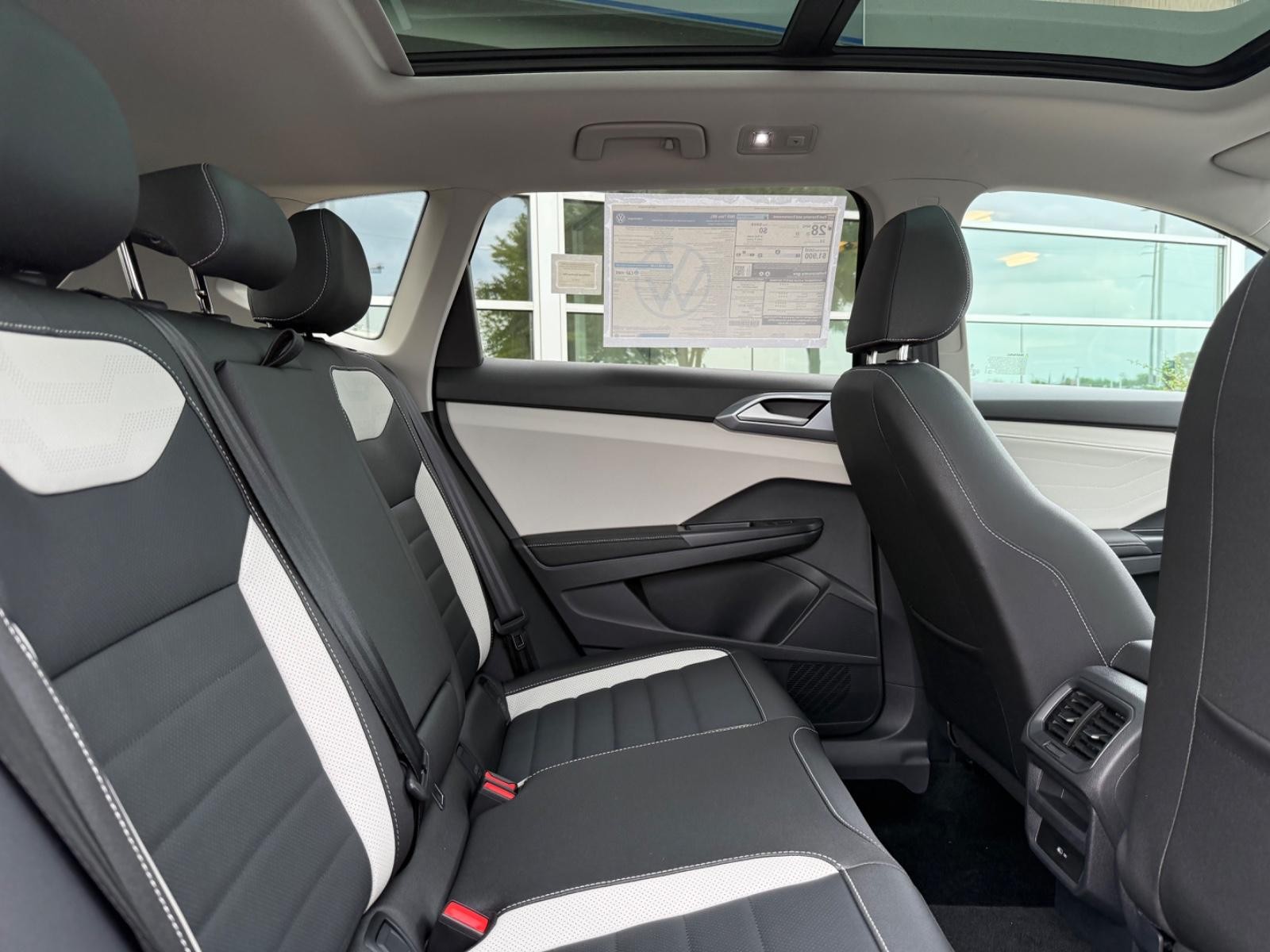 Volkswagen Taos Vehicle Image 05