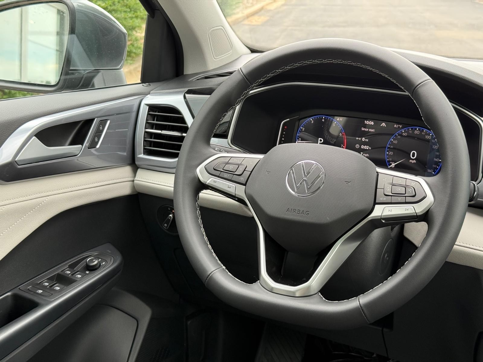 Volkswagen Taos Vehicle Image 09