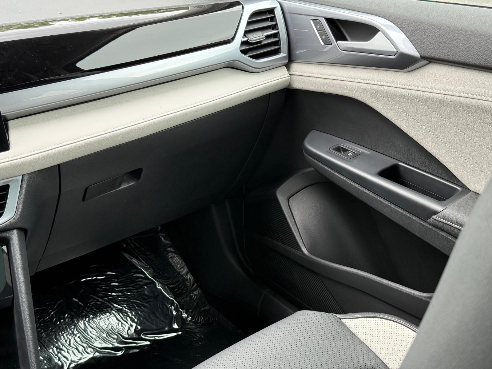 Volkswagen Taos Vehicle Image 10