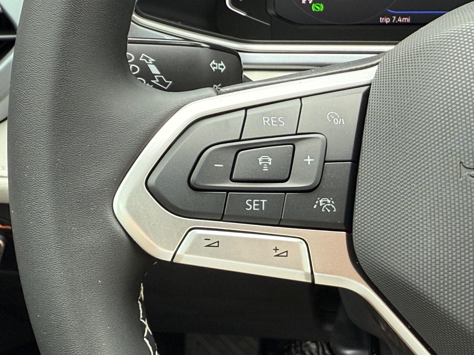 Volkswagen Taos Vehicle Image 11