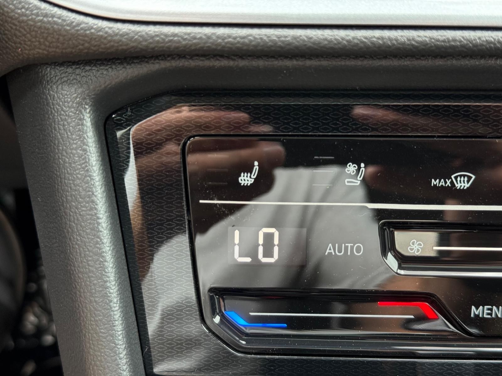 Volkswagen Taos Vehicle Image 14