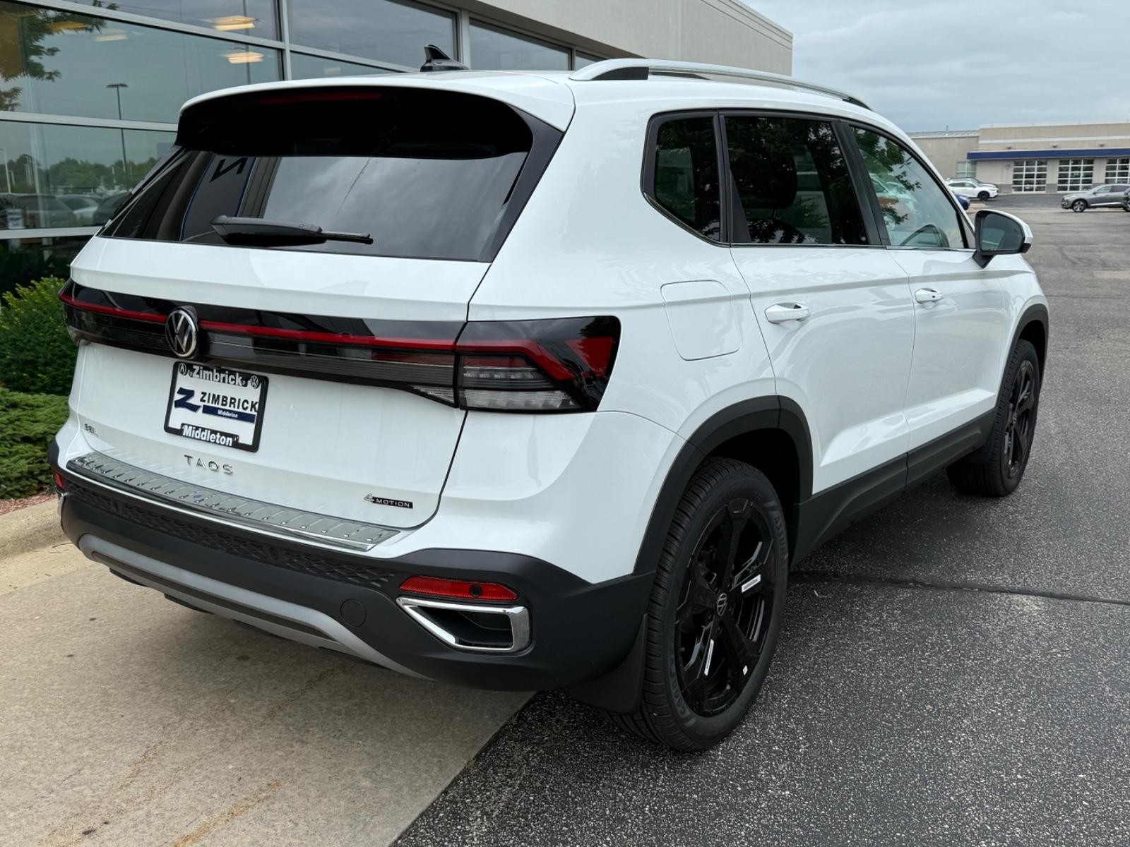 Volkswagen Taos Vehicle Image 03