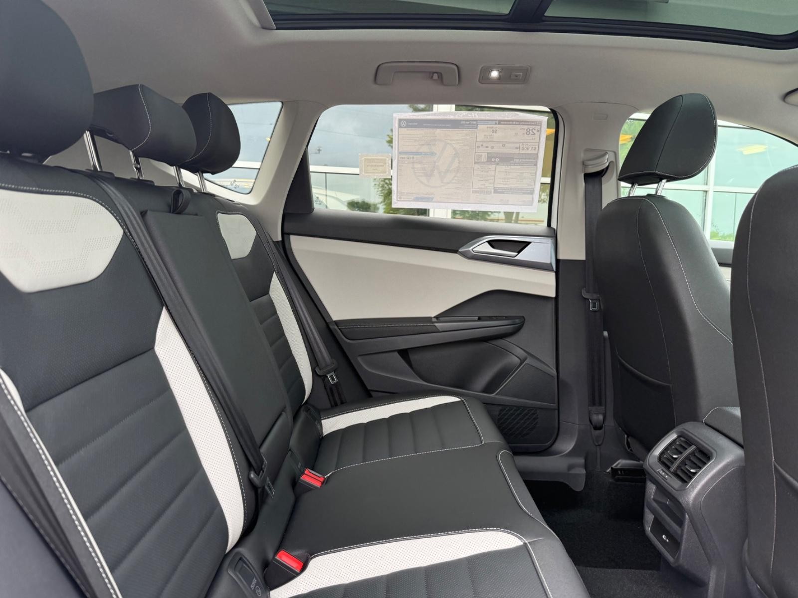 Volkswagen Taos Vehicle Image 05