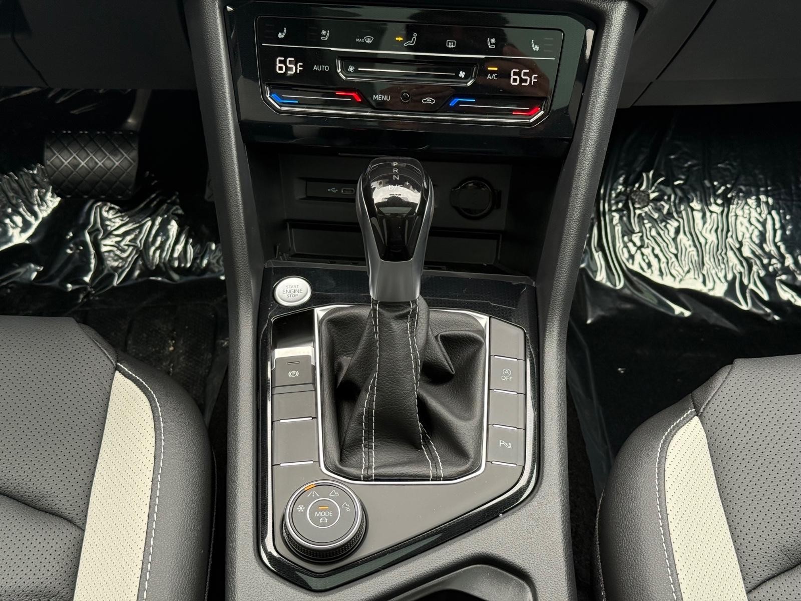 Volkswagen Taos Vehicle Image 08